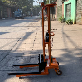 Xe nâng điện ac quy 12v nâng hạ 400kg  cao 1m6